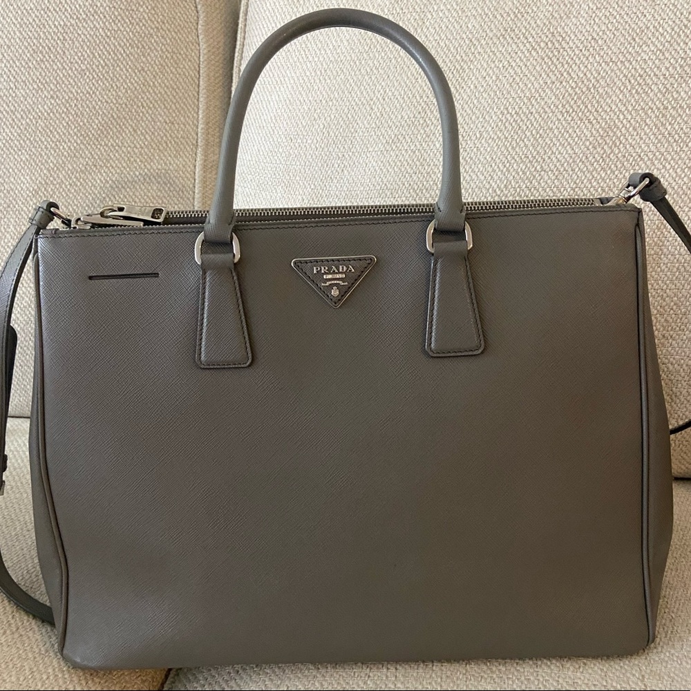 Authentic Prada Galleria Double Zip Tote Saffiano leather large.